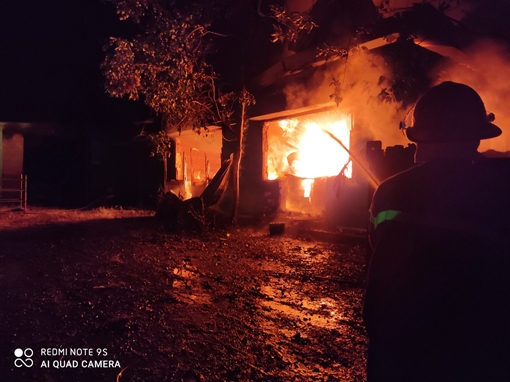 Dập tắt đám cháy tại bãi rác Khánh Sơn